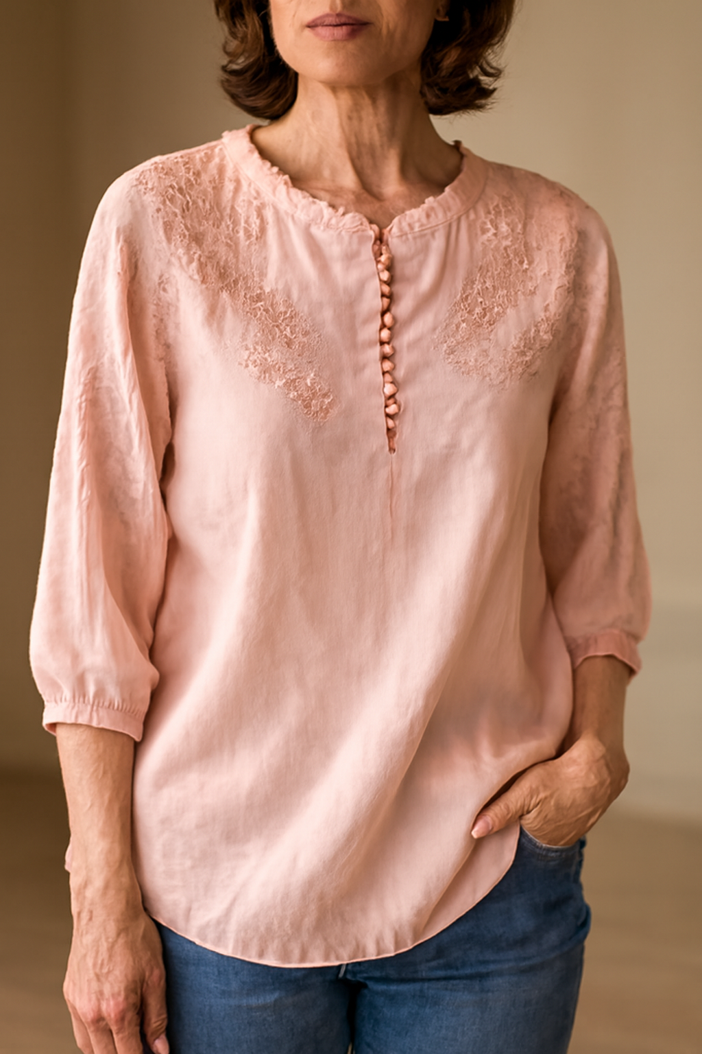 Linnea Malmö™ - Blus i bomullsvoile med broderade axlar